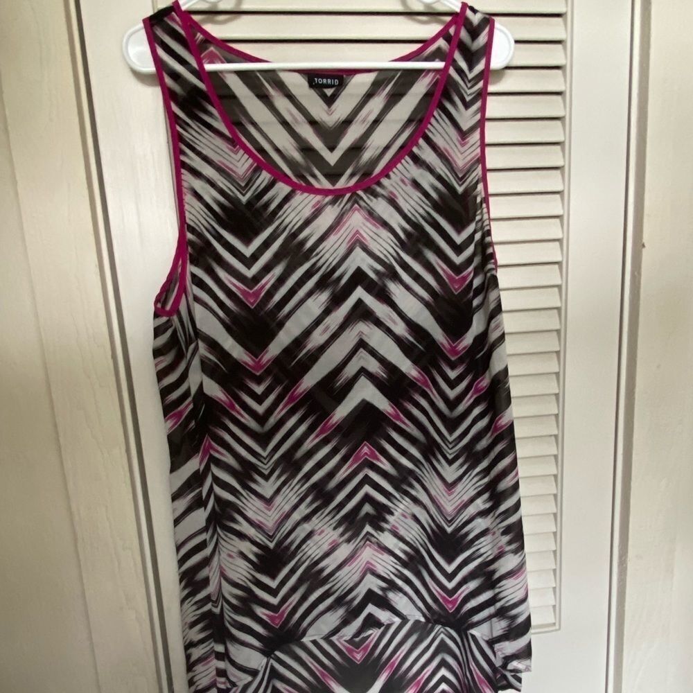 Torrid black & pink print georgette high‎ low tank